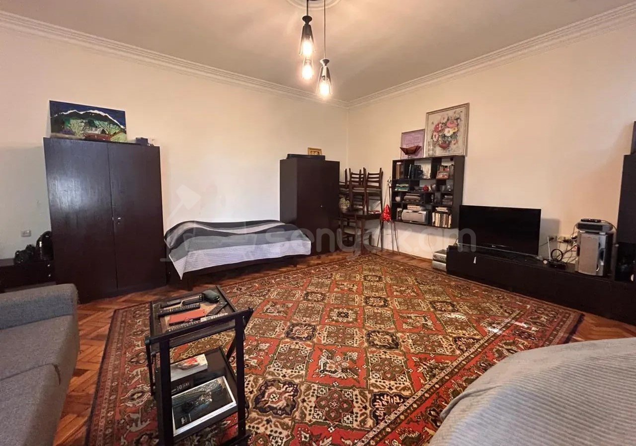 1 Սենյականոց Բնակարան Քարե Շենքում, 43քմ, 3/4 հարկ, Կապիտալ Վերանորոգված