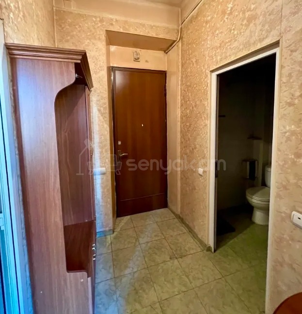 1 Սենյականոց Բնակարան Քարե Շենքում, 38քմ, 5/5 հարկ, Նորմալ Վիճակում