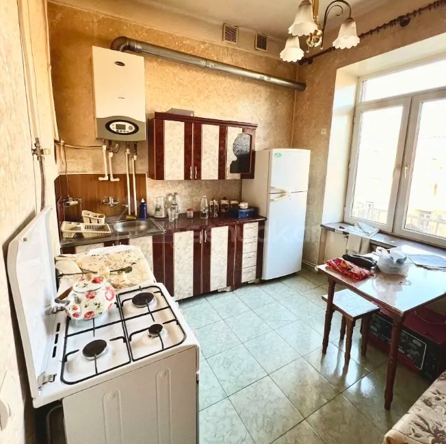 1 Սենյականոց Բնակարան Քարե Շենքում, 38քմ, 5/5 հարկ, Նորմալ Վիճակում