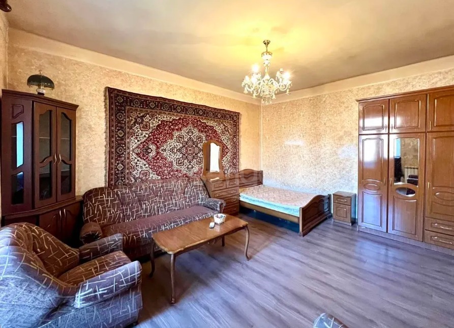 1 Սենյականոց Բնակարան Քարե Շենքում, 38քմ, 5/5 հարկ, Նորմալ Վիճակում