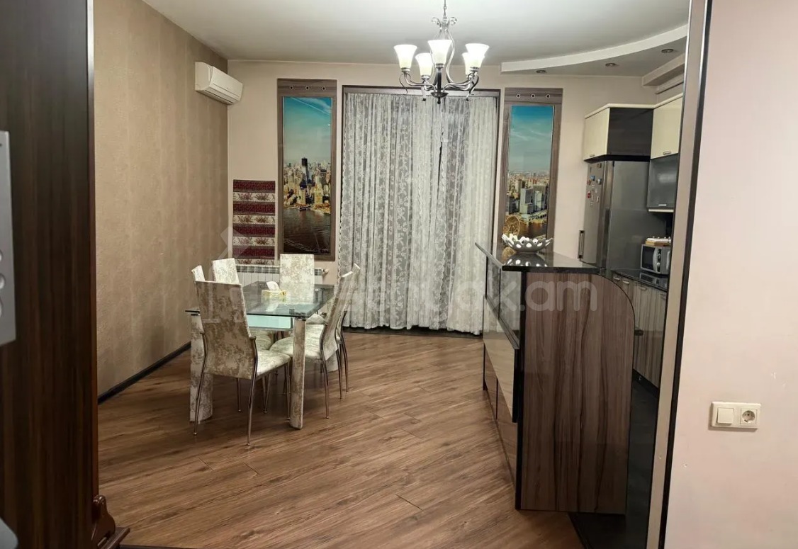 3 Սենյականոց Բնակարան Քարե Շենքում, 90քմ, 4/5 հարկ, Կապիտալ Վերանորոգված, Կահավորված, Արևկող