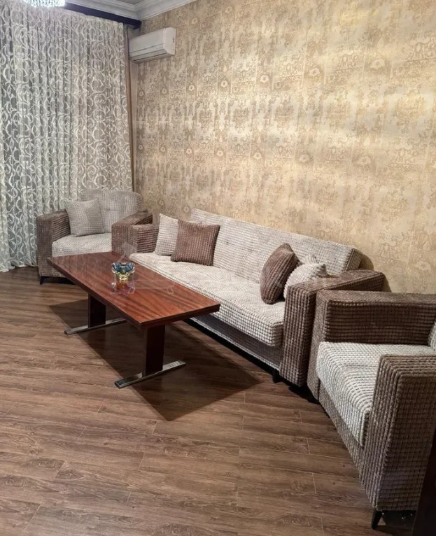 3 Սենյականոց Բնակարան Քարե Շենքում, 90քմ, 4/5 հարկ, Կապիտալ Վերանորոգված, Կահավորված, Արևկող