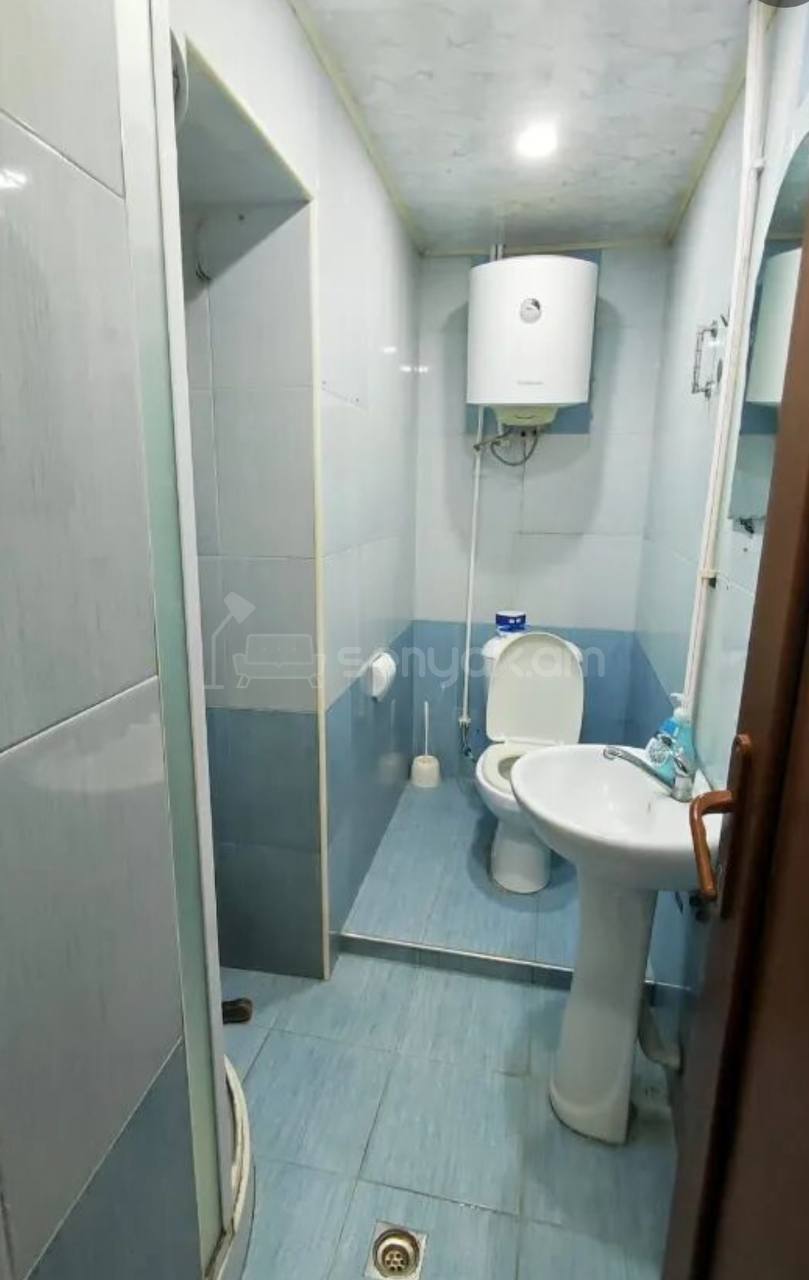 2 Սենյականոց Բնակարան Քարե Շենքում, 40քմ, 1/5 հարկ, Կոսմետիկ Վերանորոգված, Կահավորված