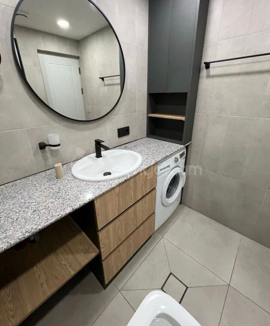 1 Սենյականոց Բնակարան Քարե Շենքում, 45քմ, 2/5 հարկ, Դիզայներական Վերանորոգված, Կահավորված, Արևկող