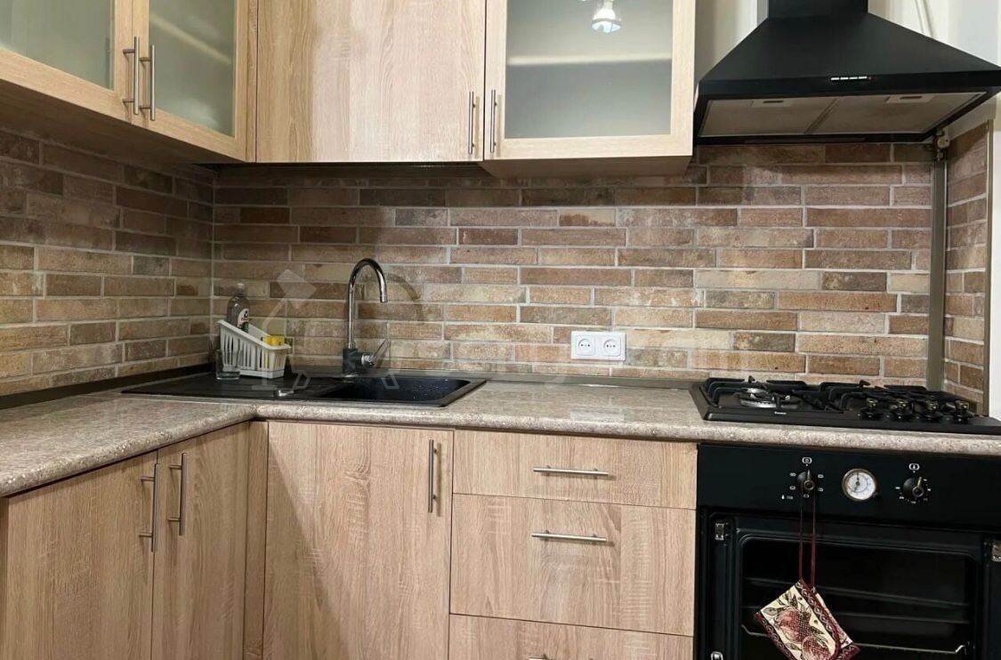 1 Սենյականոց Բնակարան Քարե Շենքում, 45քմ, 2/5 հարկ, Դիզայներական Վերանորոգված, Կահավորված, Արևկող