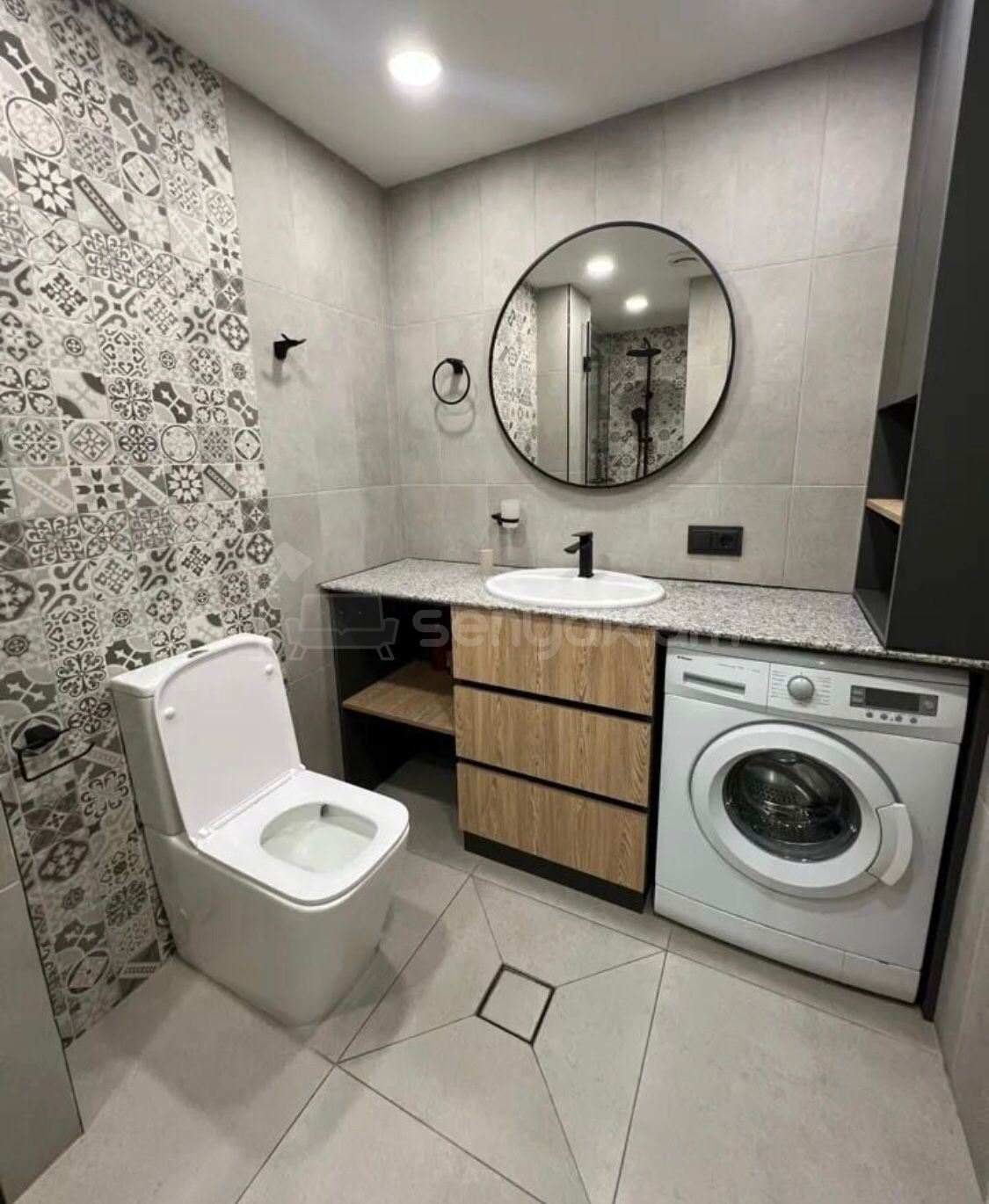 1 Սենյականոց Բնակարան Քարե Շենքում, 45քմ, 2/5 հարկ, Դիզայներական Վերանորոգված, Կահավորված, Արևկող