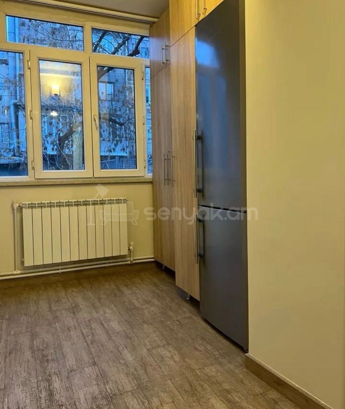 1 Սենյականոց Բնակարան Քարե Շենքում, 45քմ, 2/5 հարկ, Դիզայներական Վերանորոգված, Կահավորված, Արևկող