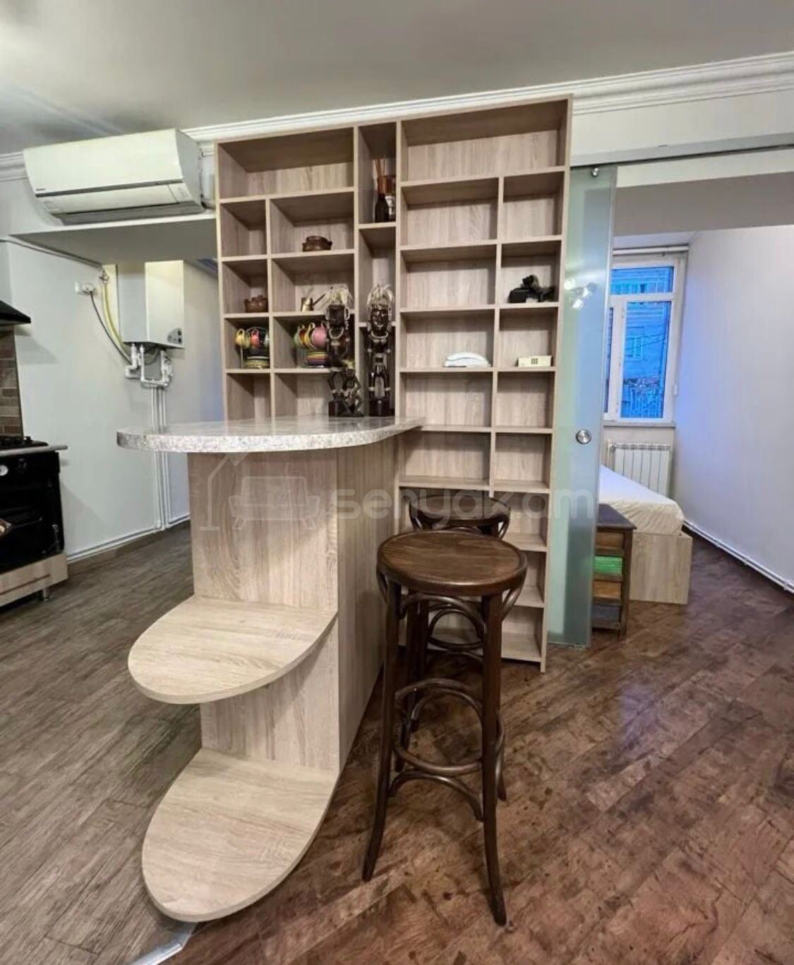 1 Սենյականոց Բնակարան Քարե Շենքում, 45քմ, 2/5 հարկ, Դիզայներական Վերանորոգված, Կահավորված, Արևկող