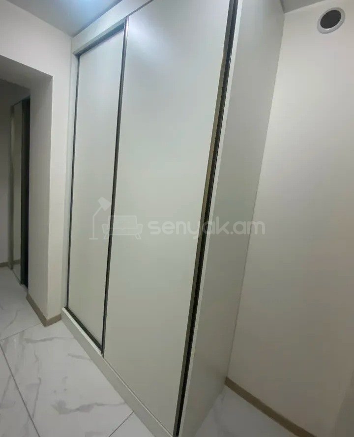 2 Սենյականոց Բնակարան Քարե Շենքում, 62քմ, 4/5 հարկ, Կապիտալ Վերանորոգված