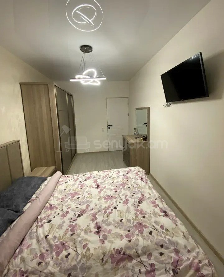 2 Սենյականոց Բնակարան Քարե Շենքում, 62քմ, 4/5 հարկ, Կապիտալ Վերանորոգված