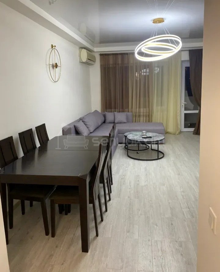 2 Սենյականոց Բնակարան Քարե Շենքում, 62քմ, 4/5 հարկ, Կապիտալ Վերանորոգված