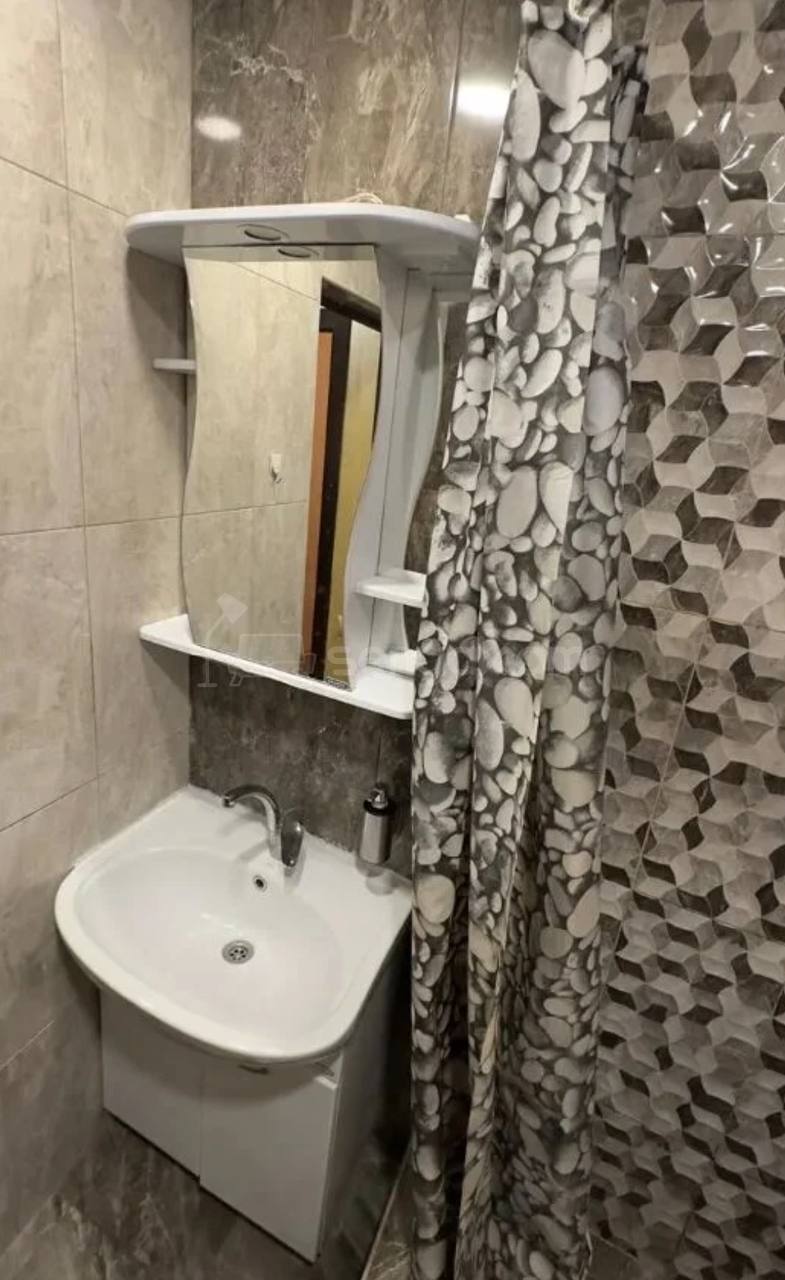 2 Սենյականոց Բնակարան Քարե Շենքում, 47քմ, 5/5 հարկ, Կապիտալ Վերանորոգված, Կահավորված, Արևկող