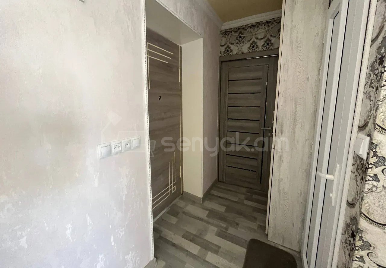 2 Սենյականոց Բնակարան Քարե Շենքում, 50քմ, 5/5 հարկ, Կապիտալ Վերանորոգված