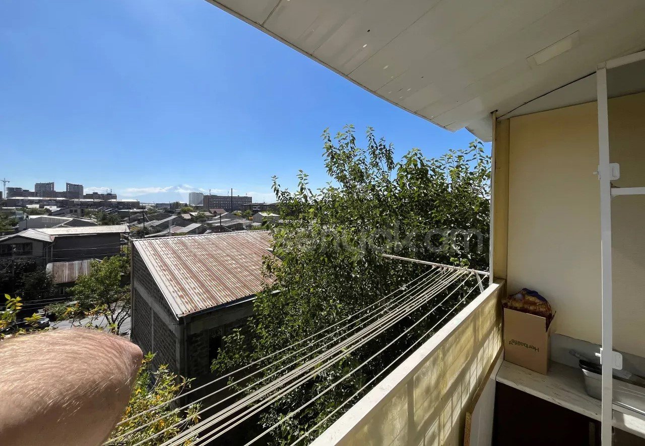 2 Սենյականոց Բնակարան Քարե Շենքում, 50քմ, 5/5 հարկ, Կապիտալ Վերանորոգված