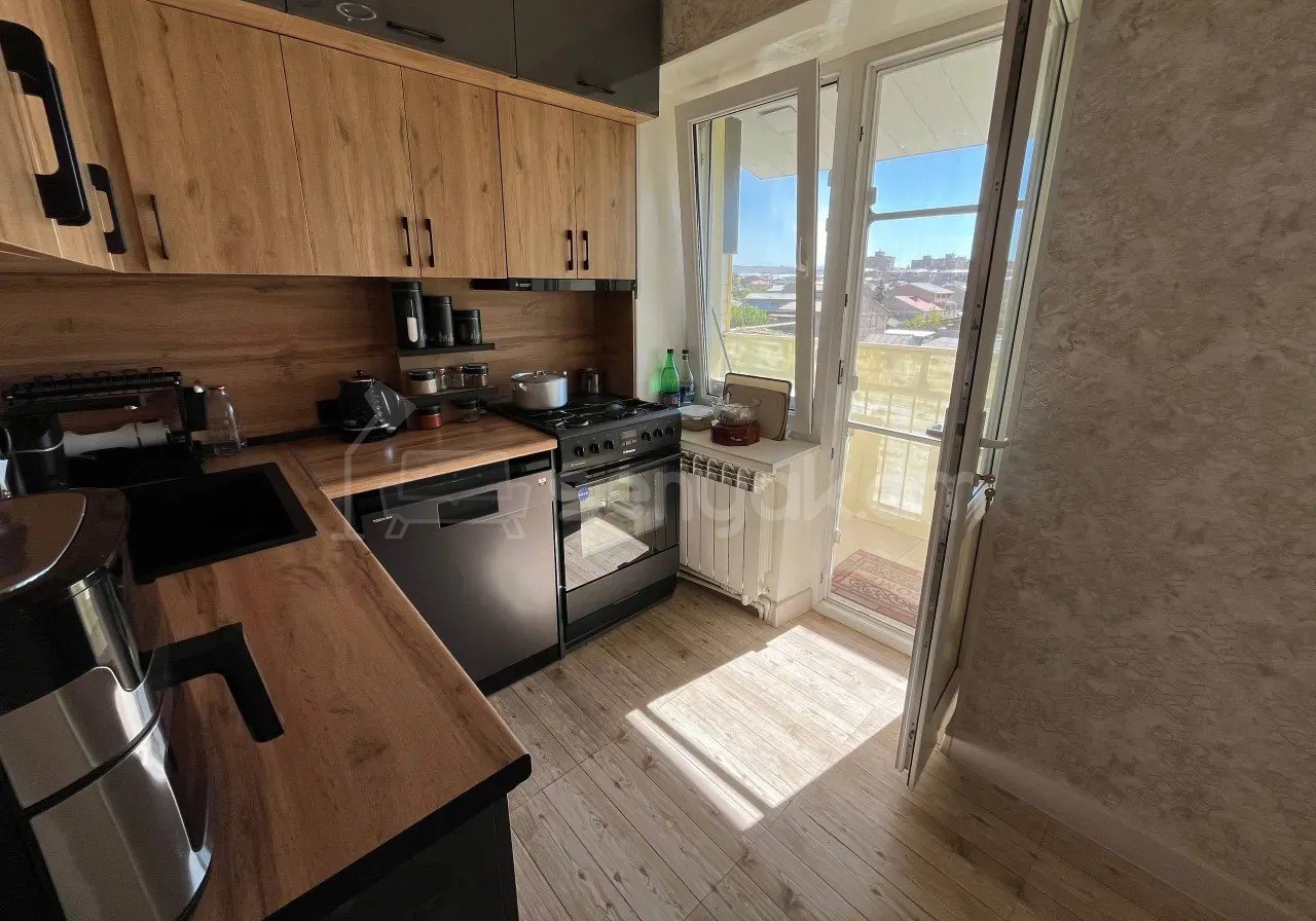 2 Սենյականոց Բնակարան Քարե Շենքում, 50քմ, 5/5 հարկ, Կապիտալ Վերանորոգված