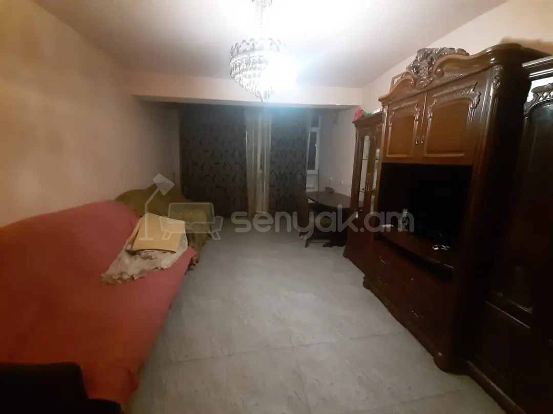 3 Սենյականոց Բնակարան Քարե Շենքում, 70քմ, 1/5 հարկ, Նորմալ Վիճակում, Կահավորված