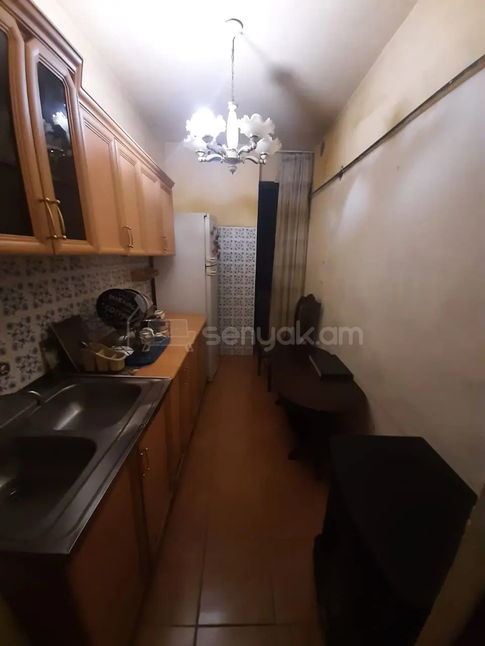 3 Սենյականոց Բնակարան Քարե Շենքում, 70քմ, 1/5 հարկ, Նորմալ Վիճակում, Կահավորված