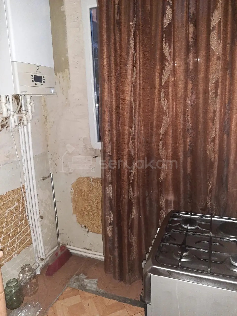 3 Սենյականոց Բնակարան Քարե Շենքում, 70քմ, 1/5 հարկ, Նորմալ Վիճակում, Կահավորված