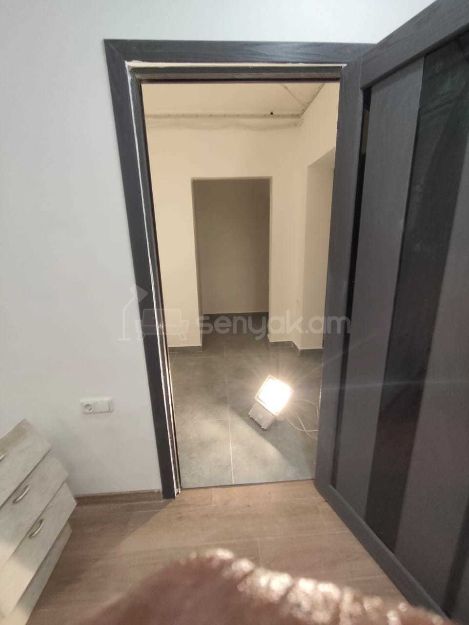 2 Սենյականոց Բնակարան, 54քմ, 3/9 հարկ, Կապիտալ Վերանորոգված, Մասամբ Կահավորված, Արևկող