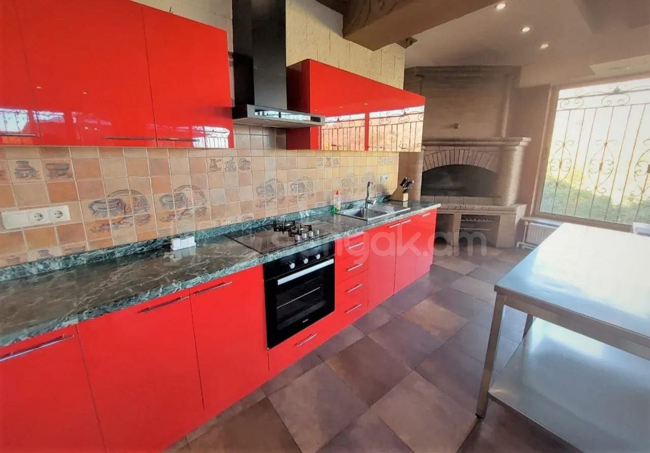 6 Սենյականոց Շքեղ Առանձնատուն, 250քմ, Լողավազանով