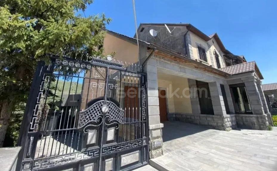 6 Սենյականոց Շքեղ Առանձնատուն, 250քմ, Լողավազանով