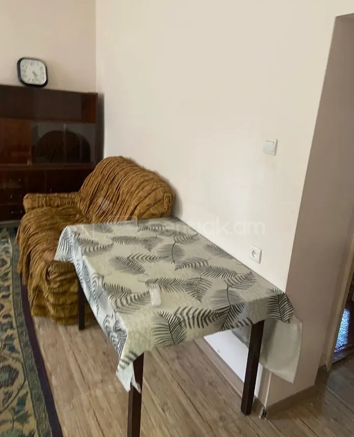 3 Սենյականոց Բնակարան Քարե Շենքում, 70քմ, 1/1 հարկ, Նորմալ Վիճակում, Կահավորված