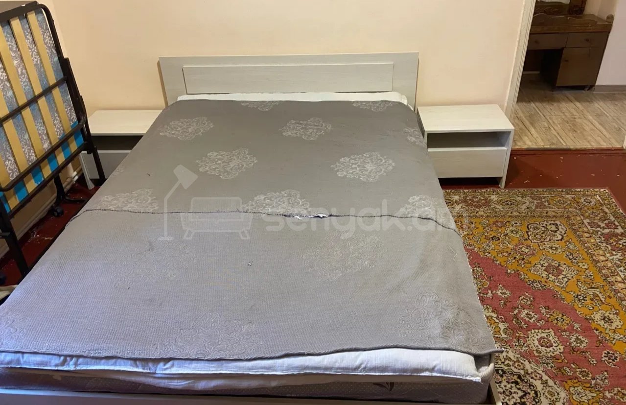 3 Սենյականոց Բնակարան Քարե Շենքում, 70քմ, 1/1 հարկ, Նորմալ Վիճակում, Կահավորված