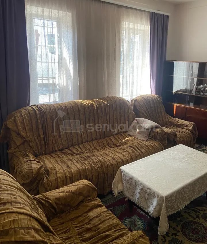 3 Սենյականոց Բնակարան Քարե Շենքում, 70քմ, 1/1 հարկ, Նորմալ Վիճակում, Կահավորված