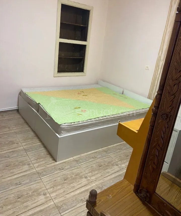 3 Սենյականոց Բնակարան Քարե Շենքում, 70քմ, 1/1 հարկ, Նորմալ Վիճակում, Կահավորված