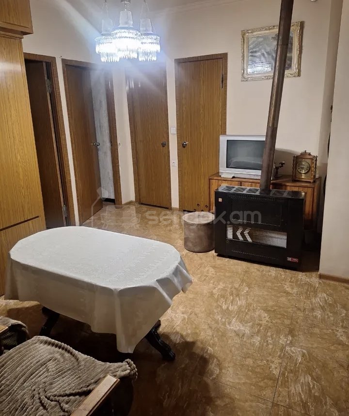 3 Սենյականոց Բնակարան Քարե Շենքում, 78քմ, 3/9 հարկ, Նորմալ Վիճակում, Կահավորված