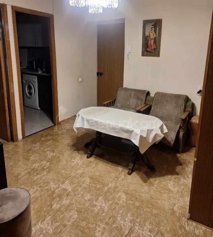 3 Սենյականոց Բնակարան Քարե Շենքում, 78քմ, 3/9 հարկ, Նորմալ Վիճակում, Կահավորված