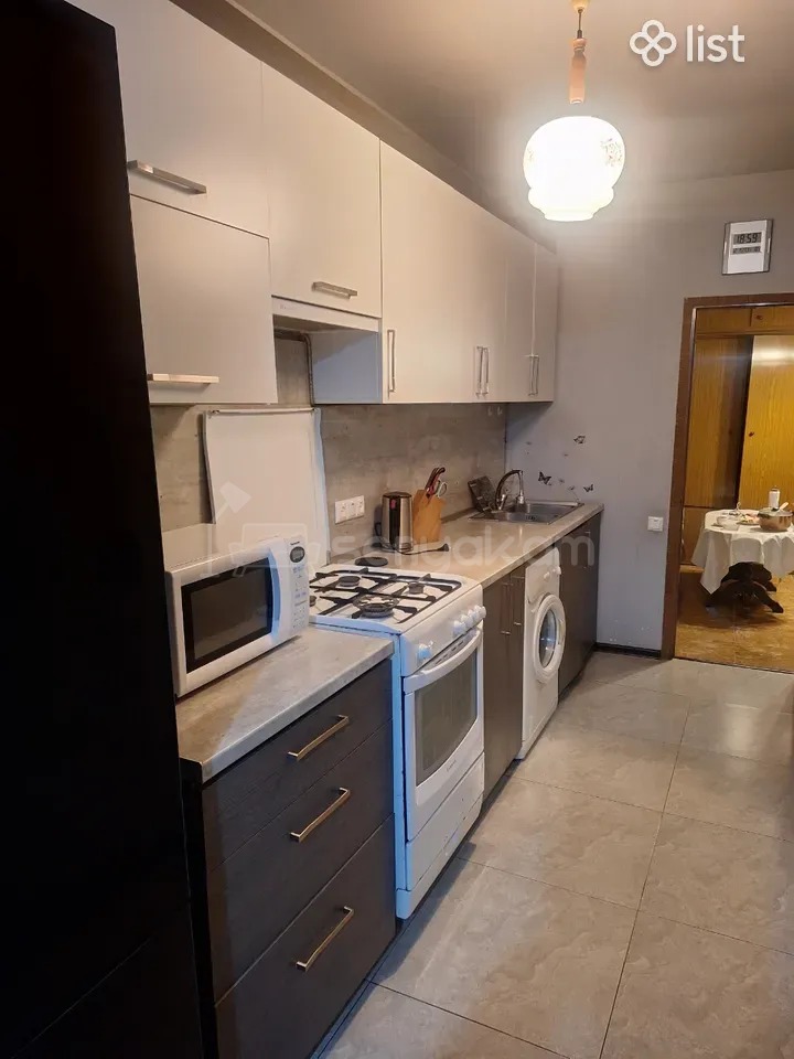 3 Սենյականոց Բնակարան Քարե Շենքում, 78քմ, 3/9 հարկ, Նորմալ Վիճակում, Կահավորված