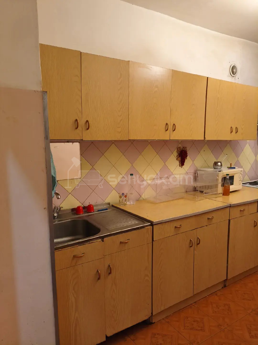 3 Սենյականոց Բնակարան, 80քմ, 8/9 հարկ, Նորմալ Վիճակում, Կահավորված, Արևկող