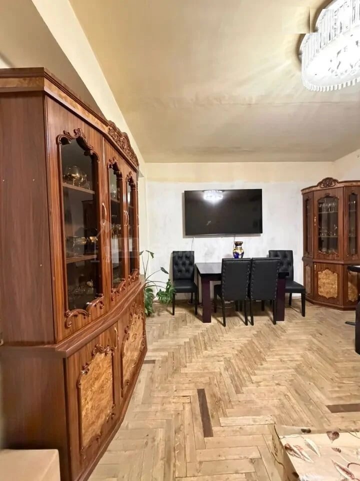 4 Սենյականոց Բնակարան, 90քմ, 8/9 հարկ, Պետական Վիճակում