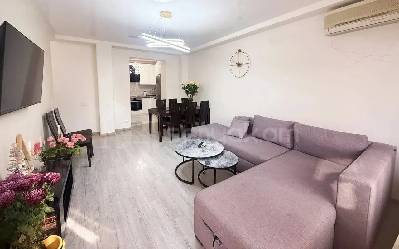 2 Սենյականոց Բնակարան Քարե Շենքում, 62քմ, 4/5 հարկ, Կապիտալ Վերանորոգված