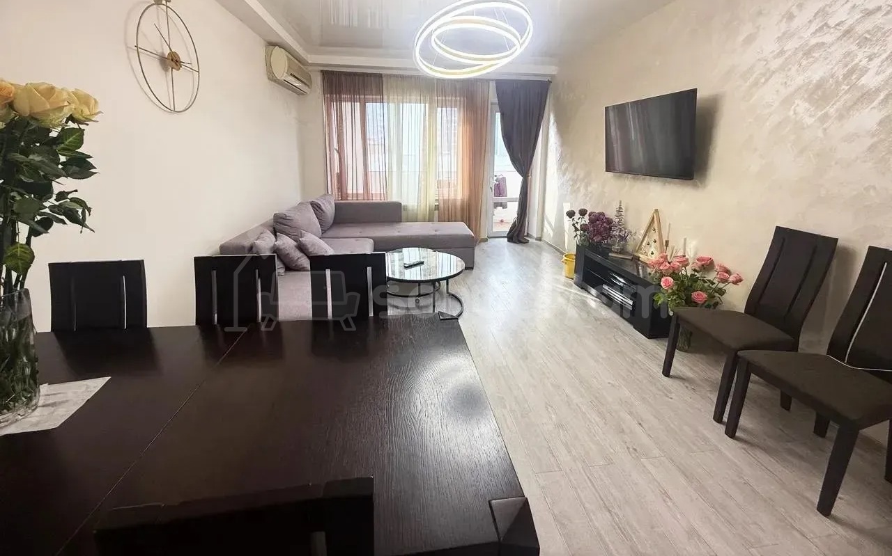 2 Սենյականոց Բնակարան Քարե Շենքում, 62քմ, 4/5 հարկ, Կապիտալ Վերանորոգված