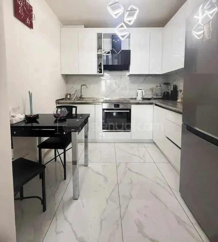 2 Սենյականոց Բնակարան Քարե Շենքում, 62քմ, 4/5 հարկ, Կապիտալ Վերանորոգված