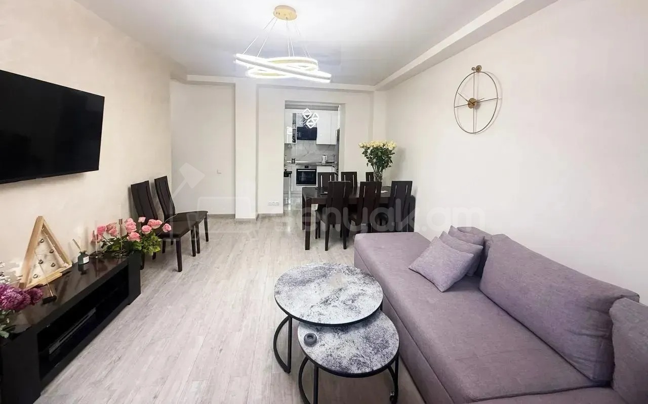 2 Սենյականոց Բնակարան Քարե Շենքում, 62քմ, 4/5 հարկ, Կապիտալ Վերանորոգված