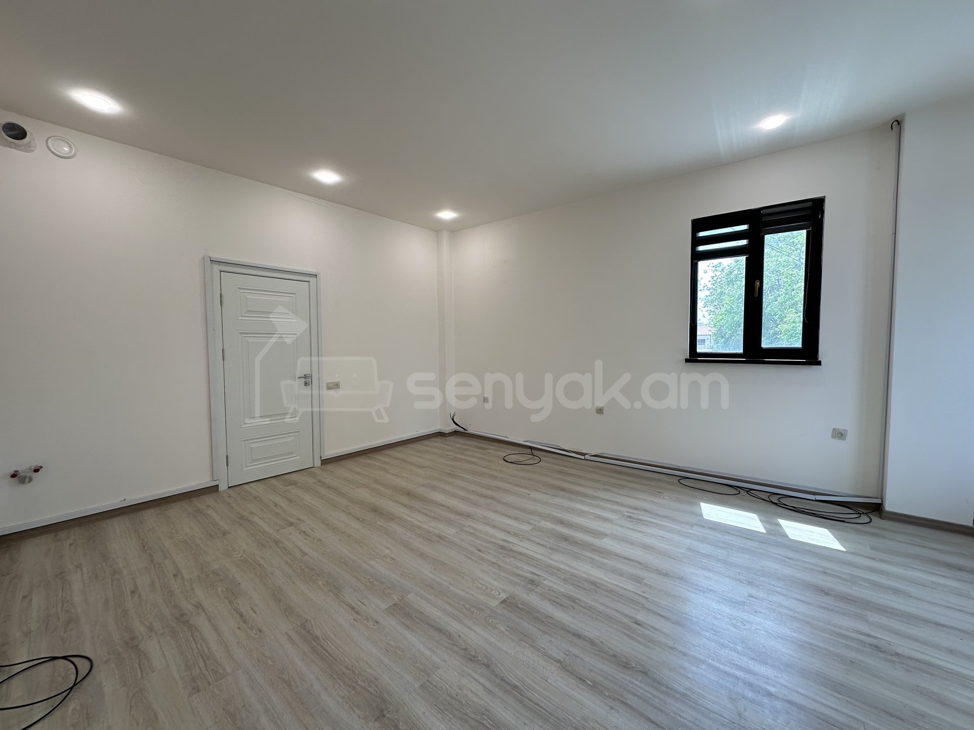 Նորակառույց Օֆիսային Տարածք, 195քմ