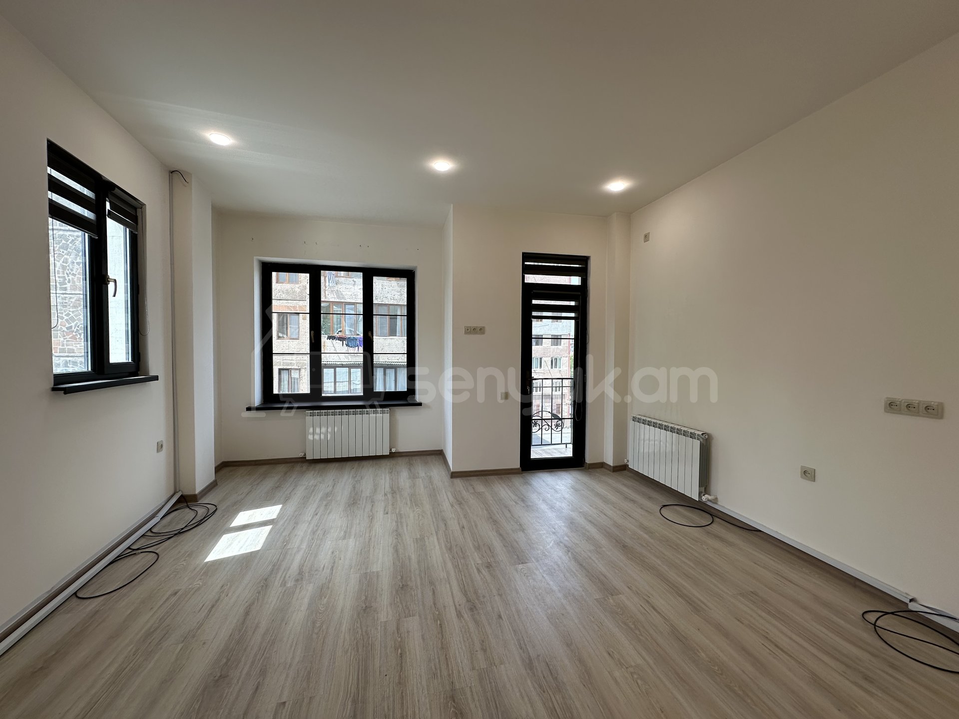 Նորակառույց Օֆիսային Տարածք, 195քմ