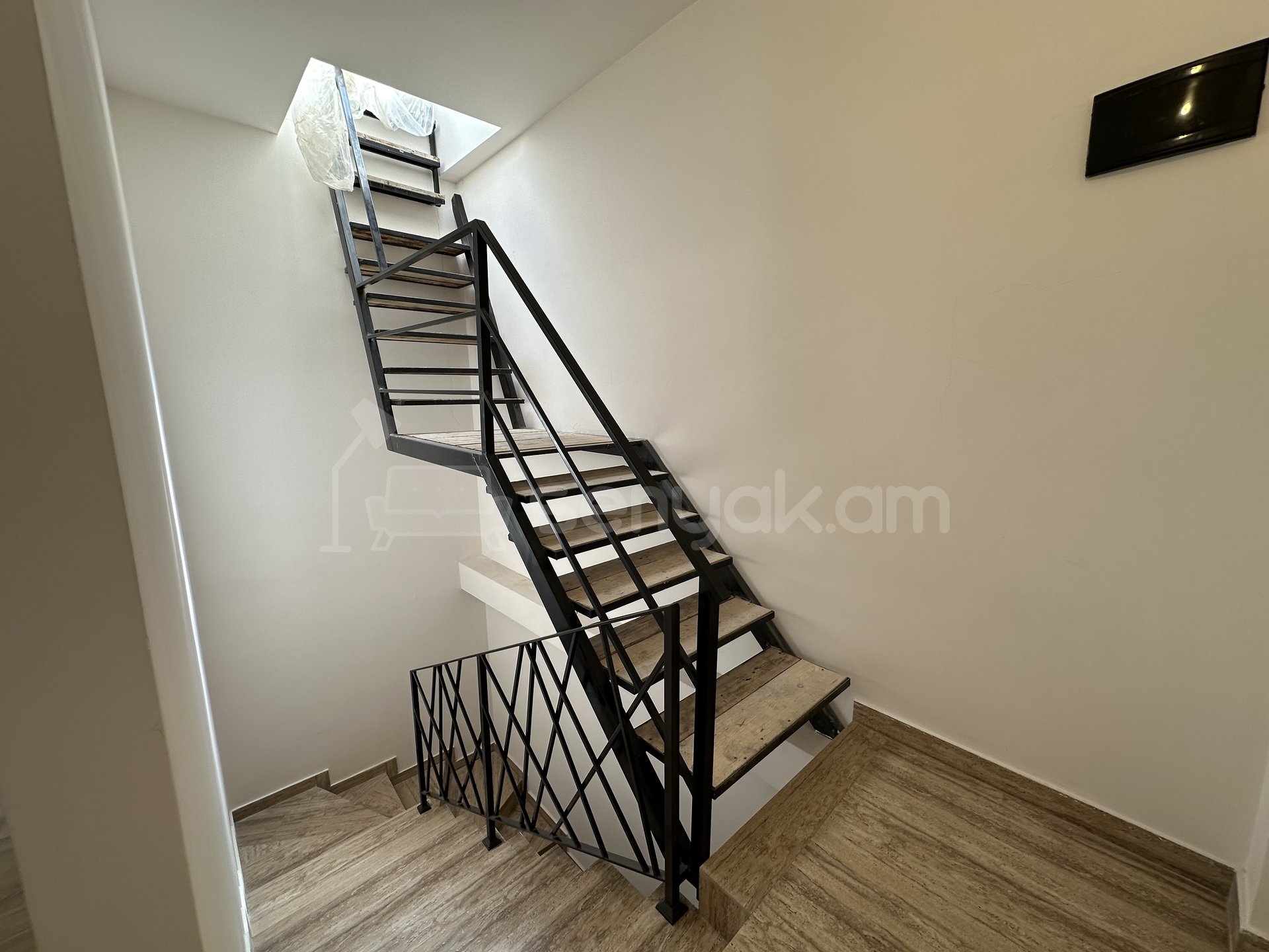 Նորակառույց Օֆիսային Տարածք, 195քմ