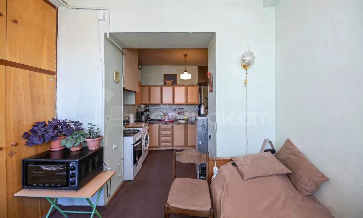 2 Սենյականոց Բնակարան Քարե Շենքում, 41քմ, 4/5 հարկ, Պետական Վիճակում