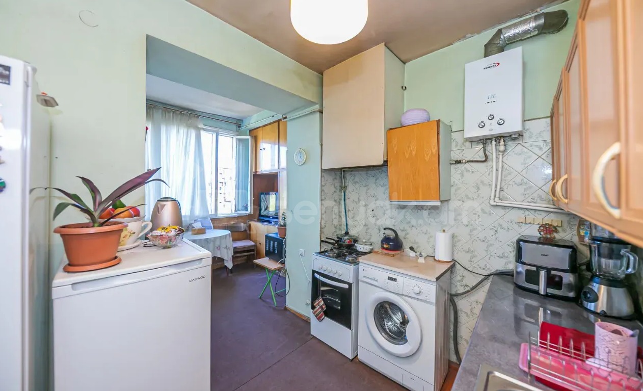 2 Սենյականոց Բնակարան Քարե Շենքում, 41քմ, 4/5 հարկ, Պետական Վիճակում