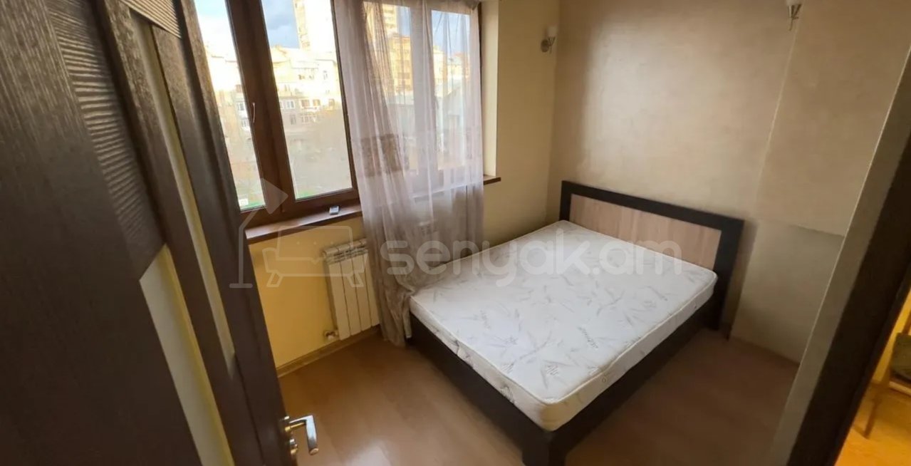 2 Սենյականոց Բնակարան Քարե Շենքում, 50քմ, 5/5 հարկ, Նորմալ Վիճակում, Կահավորված