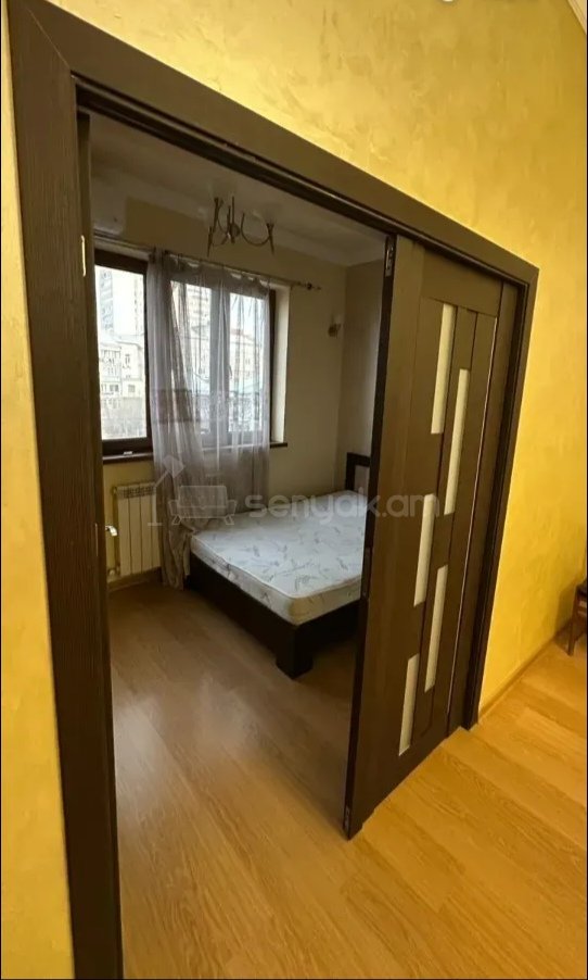 2 Սենյականոց Բնակարան Քարե Շենքում, 50քմ, 5/5 հարկ, Նորմալ Վիճակում, Կահավորված