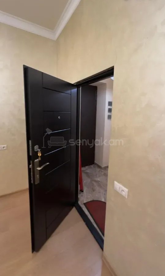 2 Սենյականոց Բնակարան Քարե Շենքում, 50քմ, 5/5 հարկ, Նորմալ Վիճակում, Կահավորված