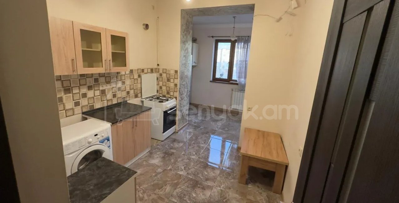 2 Սենյականոց Բնակարան Քարե Շենքում, 50քմ, 5/5 հարկ, Նորմալ Վիճակում, Կահավորված