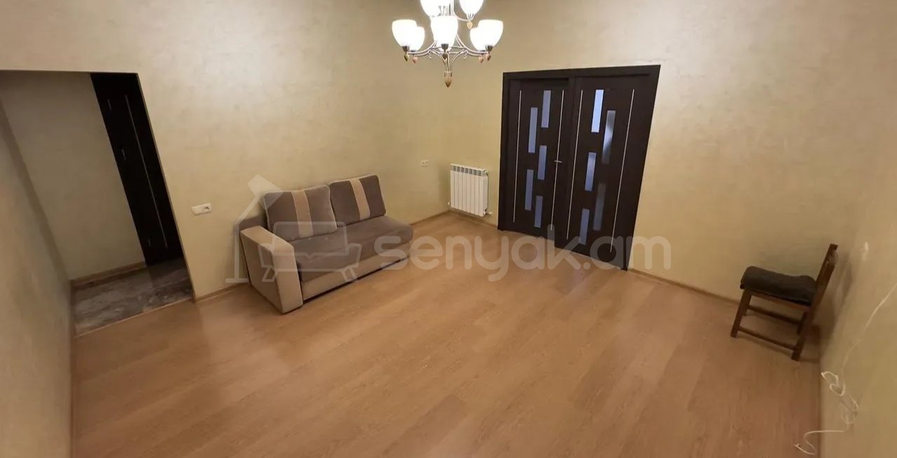 2 Սենյականոց Բնակարան Քարե Շենքում, 50քմ, 5/5 հարկ, Նորմալ Վիճակում, Կահավորված