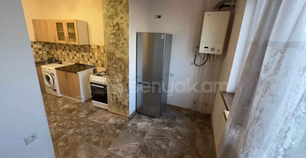 2 Սենյականոց Բնակարան Քարե Շենքում, 50քմ, 5/5 հարկ, Նորմալ Վիճակում, Կահավորված