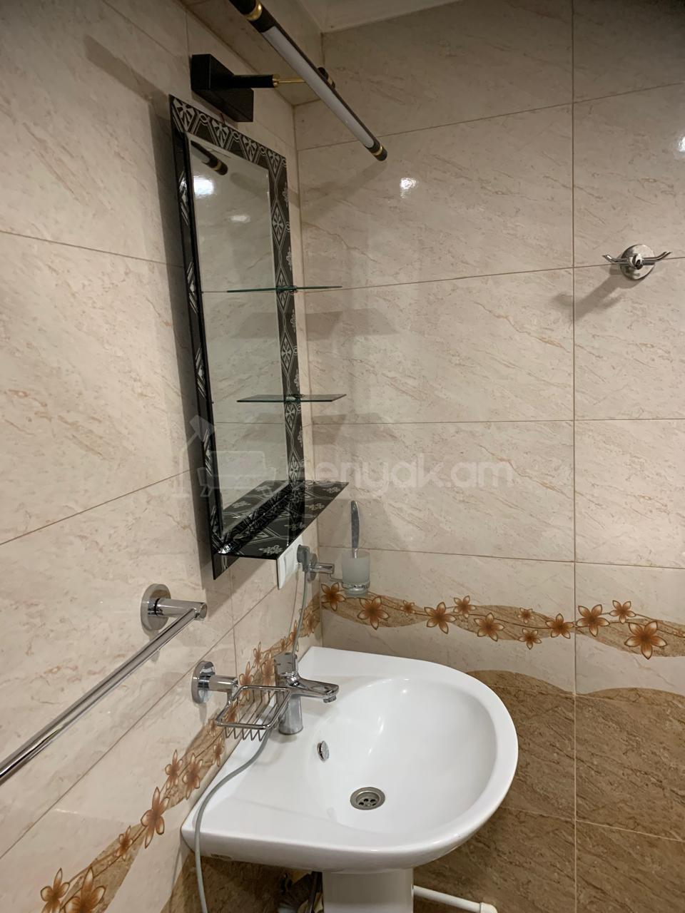 8 Սենյականոց Սեփական Տուն, 250քմ, Կապիտալ Վերանորոգված, Ավտոտնակով